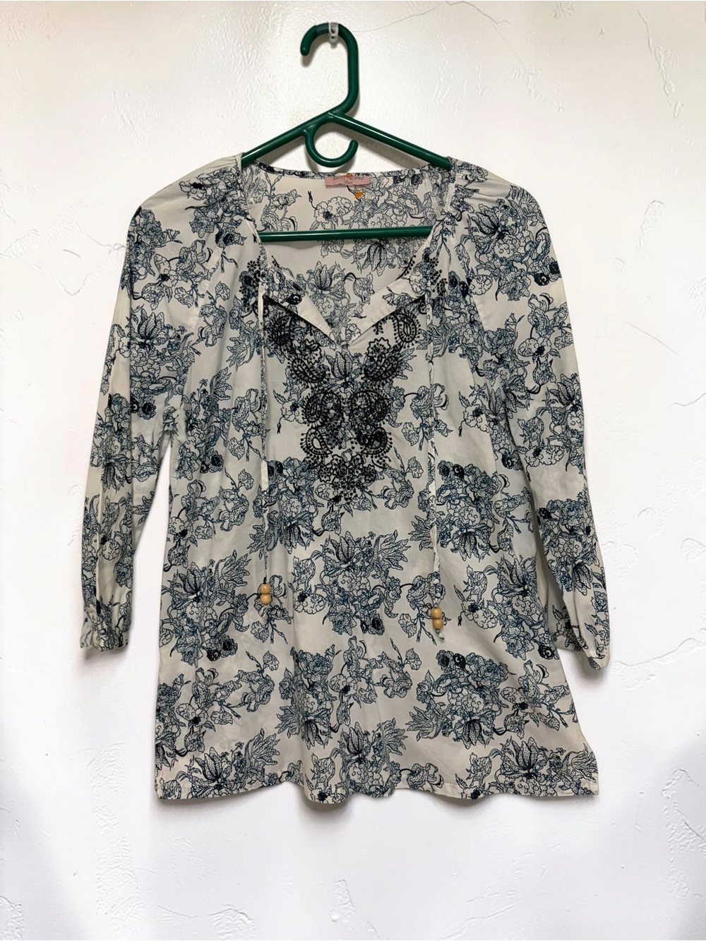Saint Tropez West Floral Embroidered Boho Peasant Blouse White Navy Blue Cotton